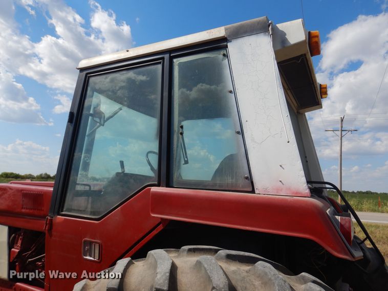 image for item DB7886 1979 International 1086  tractor