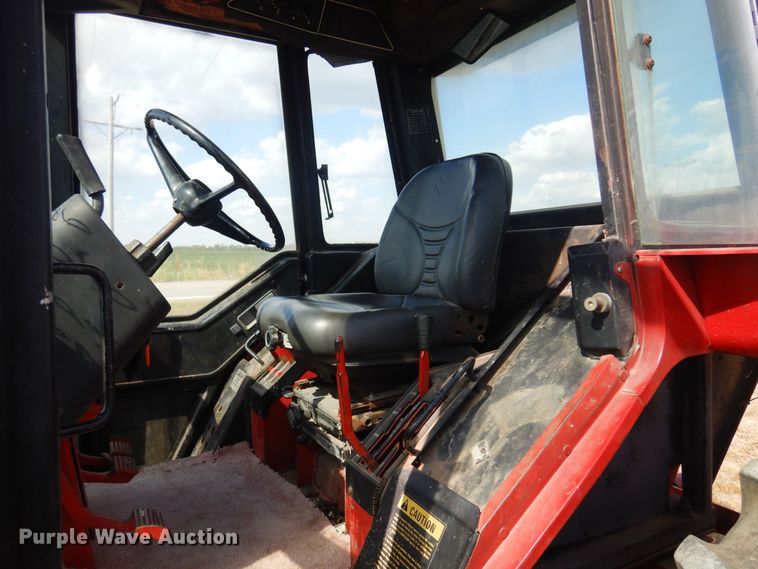 image for item DB7886 1979 International 1086  tractor