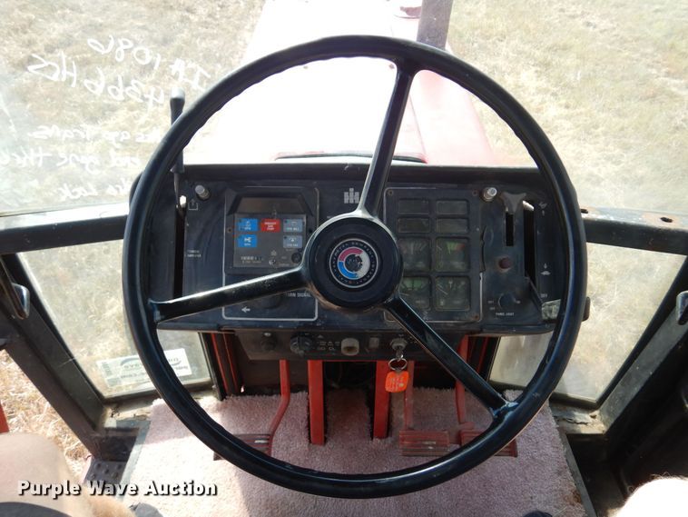 image for item DB7886 1979 International 1086  tractor