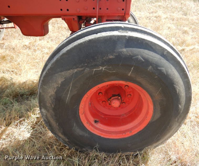 image for item DB7886 1979 International 1086  tractor