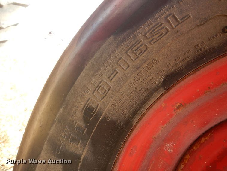 image for item DB7886 1979 International 1086  tractor