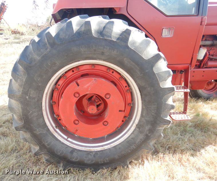 image for item DB7886 1979 International 1086  tractor