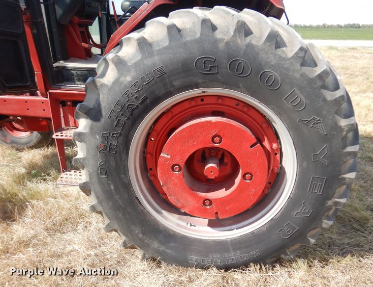 image for item DB7886 1979 International 1086  tractor