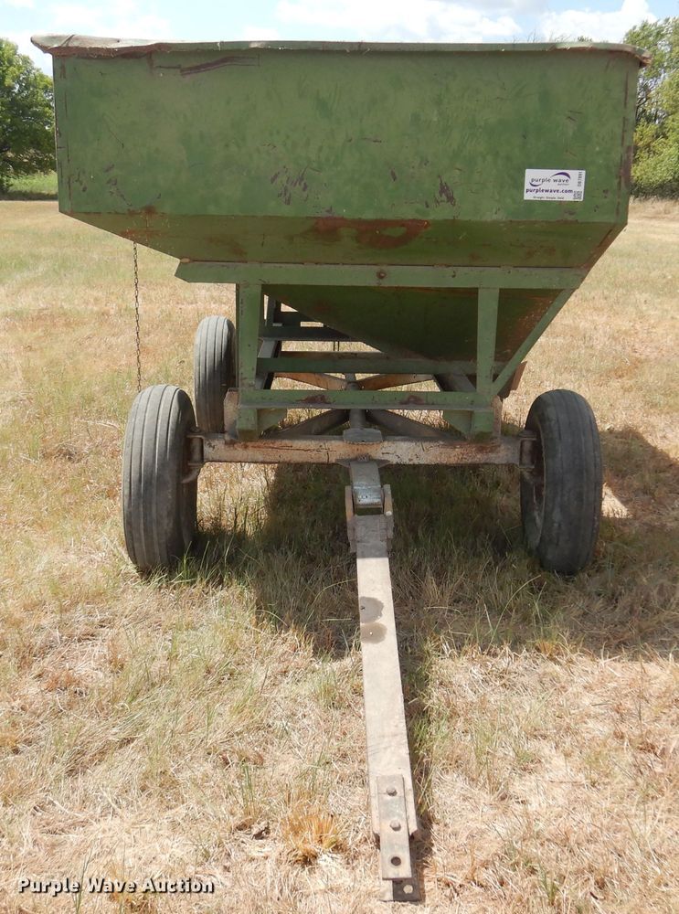 image for item DB7891 Huskee 165  gravity wagon