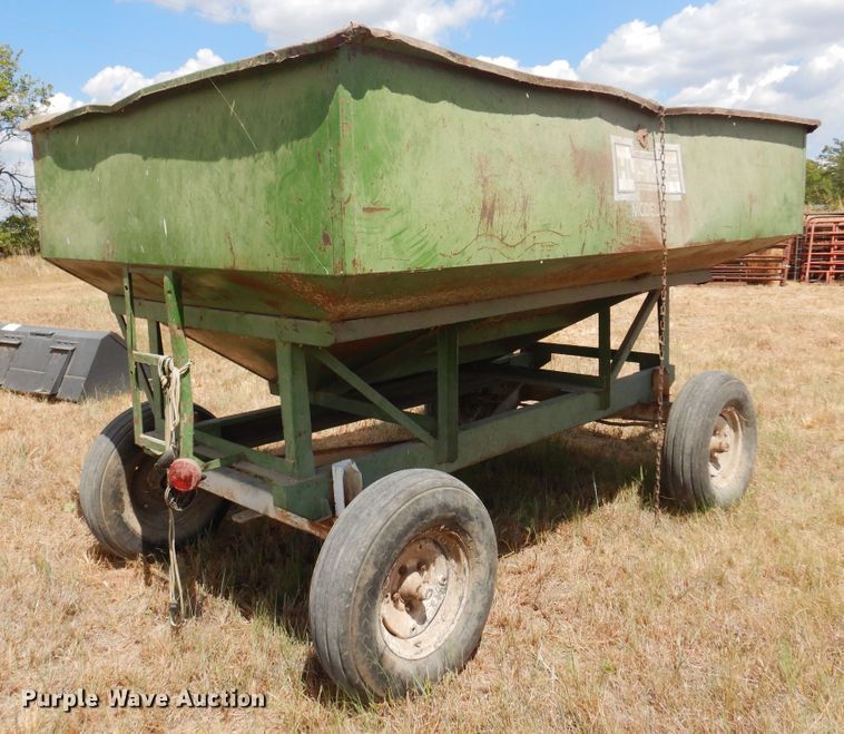 image for item DB7891 Huskee 165  gravity wagon