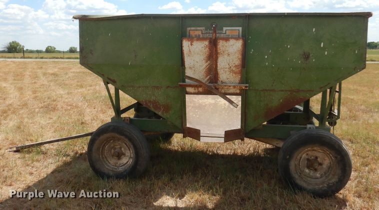 image for item DB7891 Huskee 165  gravity wagon