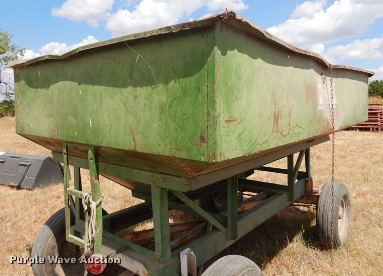 image for item DB7891 Huskee 165  gravity wagon