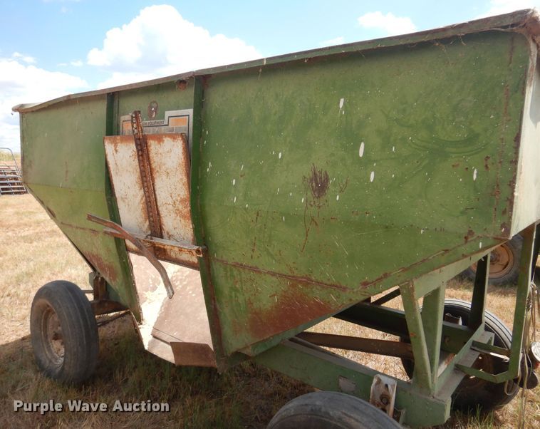 image for item DB7891 Huskee 165  gravity wagon