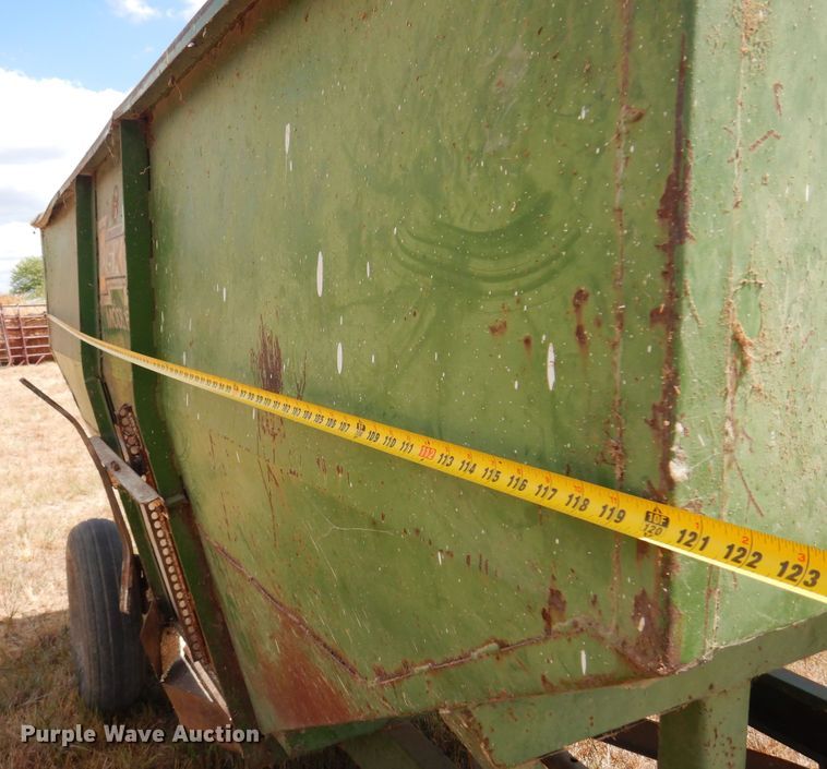 image for item DB7891 Huskee 165  gravity wagon