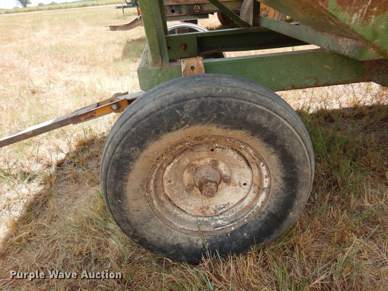 image for item DB7891 Huskee 165  gravity wagon