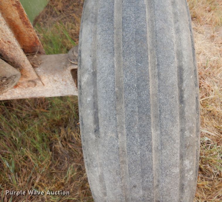 image for item DB7891 Huskee 165  gravity wagon