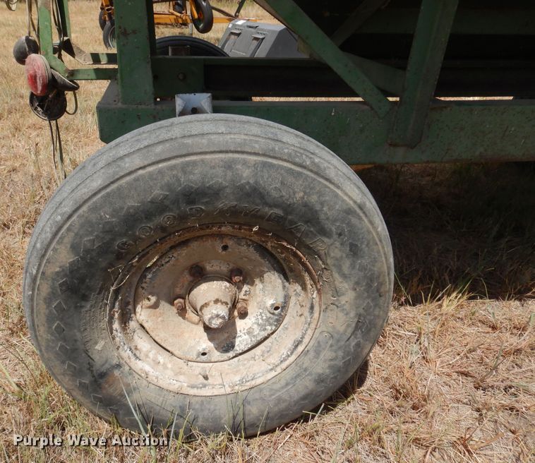 image for item DB7891 Huskee 165  gravity wagon