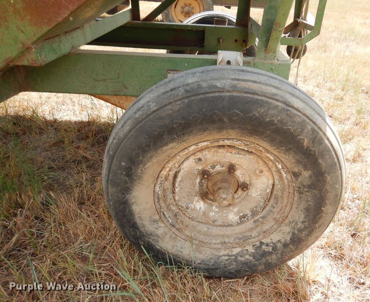 image for item DB7891 Huskee 165  gravity wagon