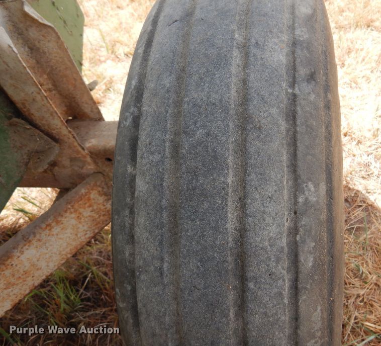 image for item DB7891 Huskee 165  gravity wagon