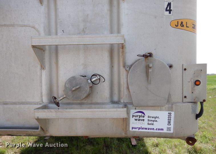 image for item DK0358 1991 J&L 990168  tank tender grain trailer