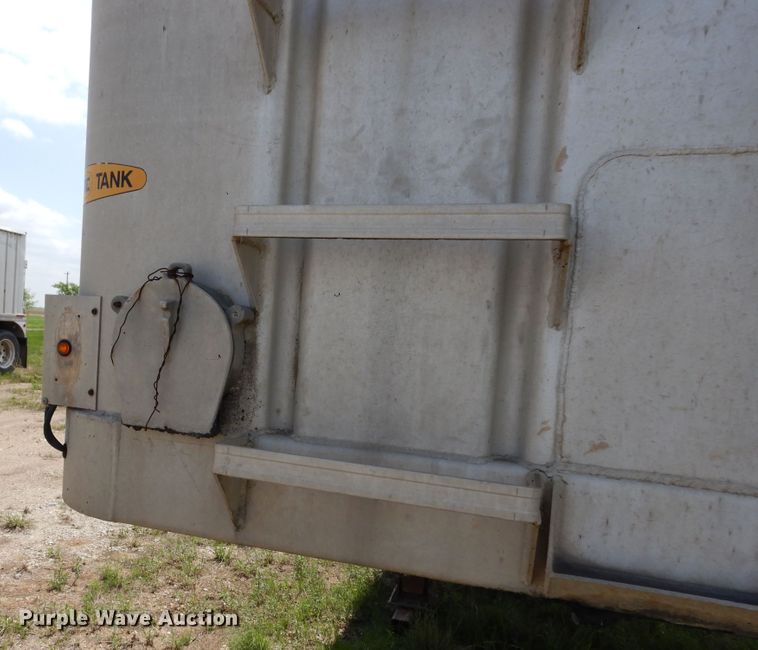 image for item DK0358 1991 J&L 990168  tank tender grain trailer