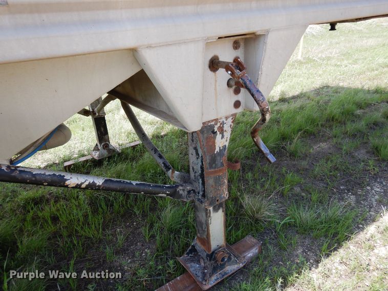 image for item DK0358 1991 J&L 990168  tank tender grain trailer