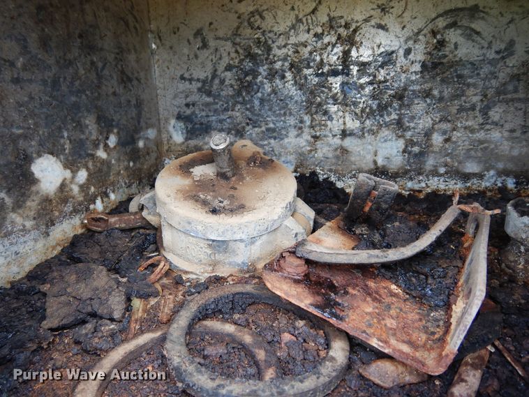 image for item DK0358 1991 J&L 990168  tank tender grain trailer