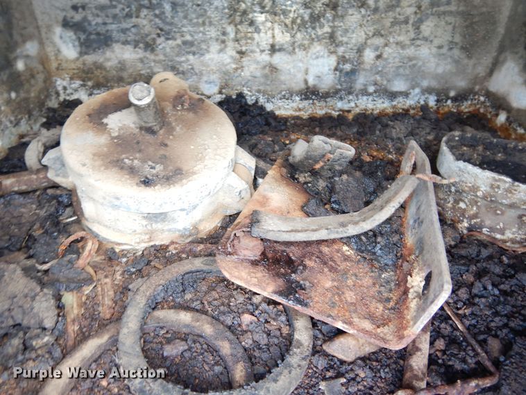 image for item DK0358 1991 J&L 990168  tank tender grain trailer