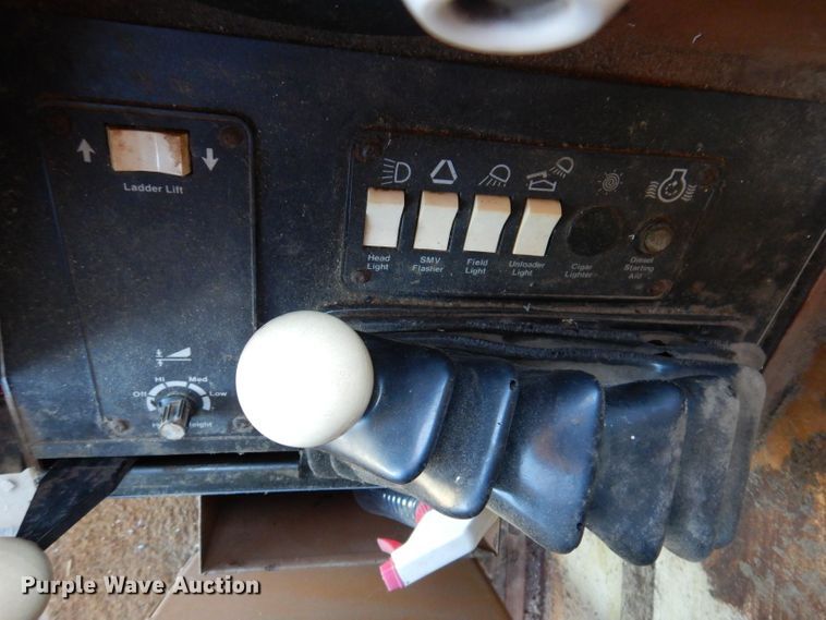 image for item DK2027 1978 Gleaner M2  combine