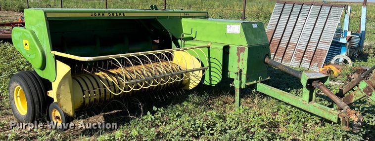 image for item DK7135 John Deere 346  small square baler