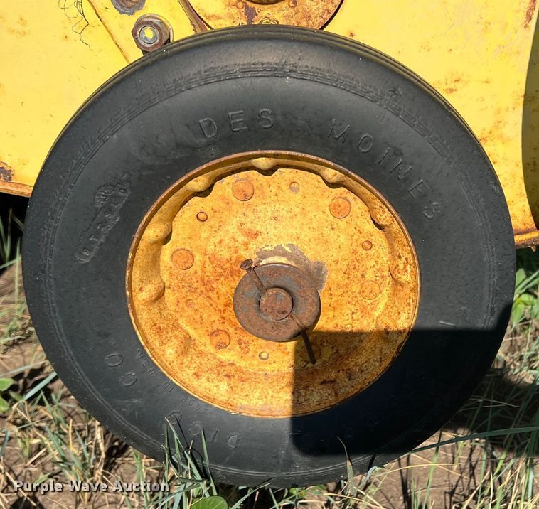 image for item DK7135 John Deere 346  small square baler