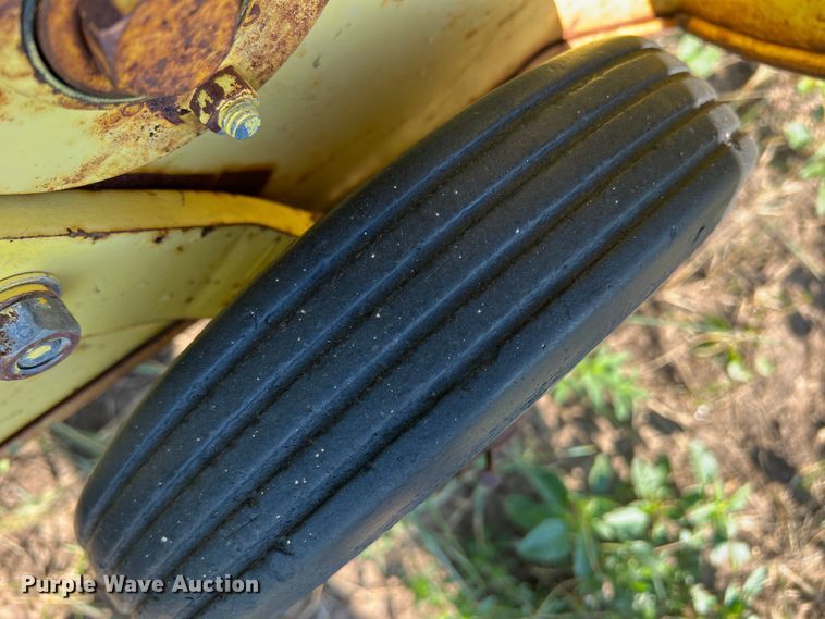 image for item DK7135 John Deere 346  small square baler