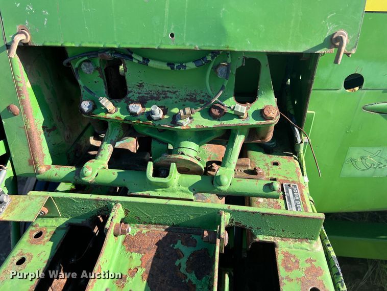 image for item DK7135 John Deere 346  small square baler