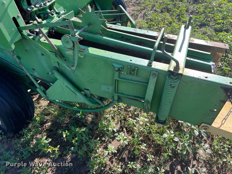 image for item DK7135 John Deere 346  small square baler