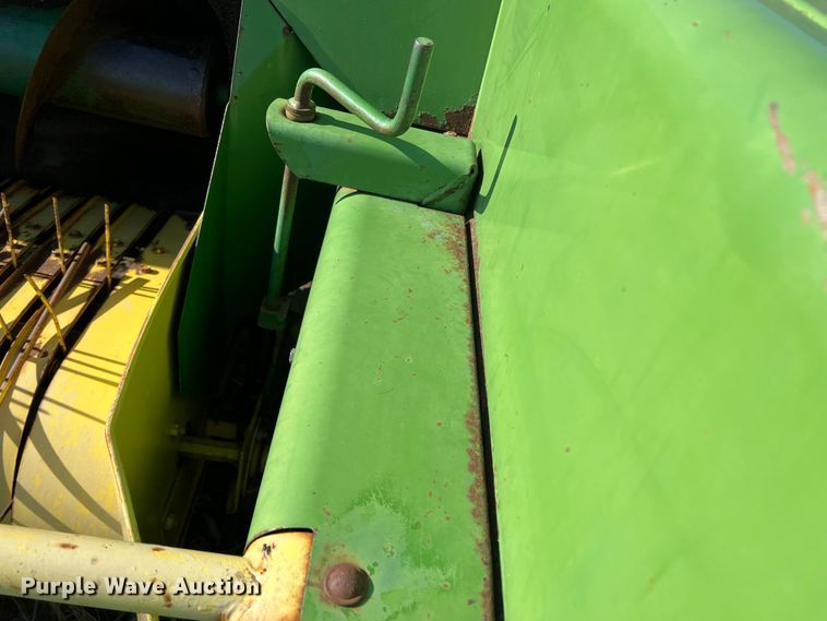 image for item DK7135 John Deere 346  small square baler