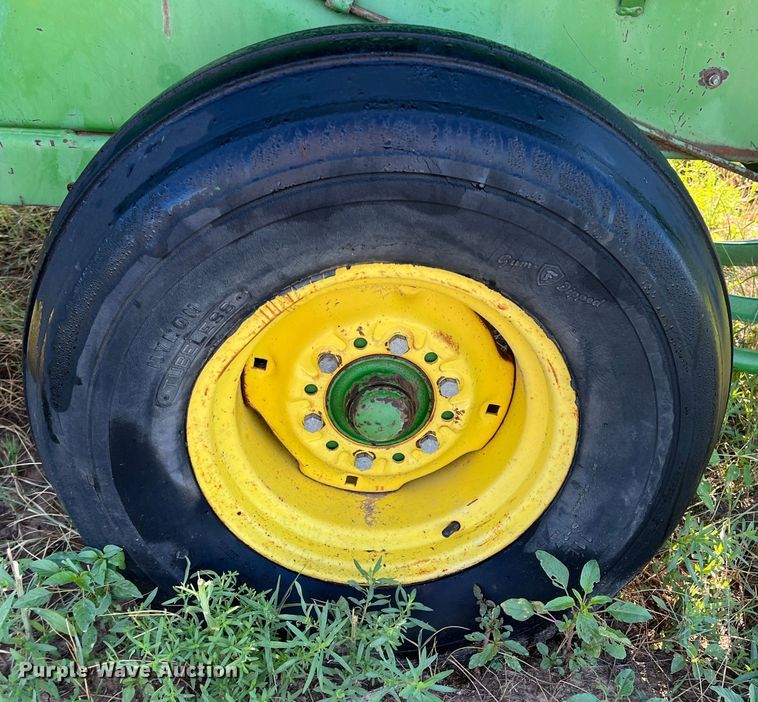 image for item DK7135 John Deere 346  small square baler