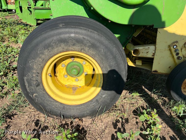 image for item DK7135 John Deere 346  small square baler