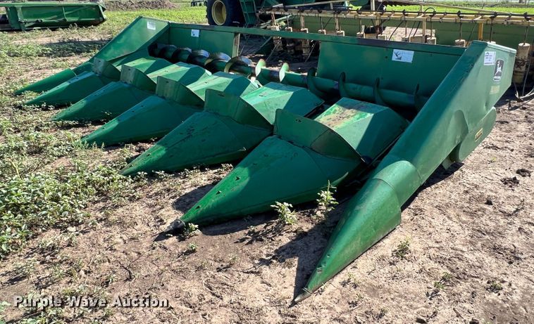 image for item DK7140 John Deere 444  corn head