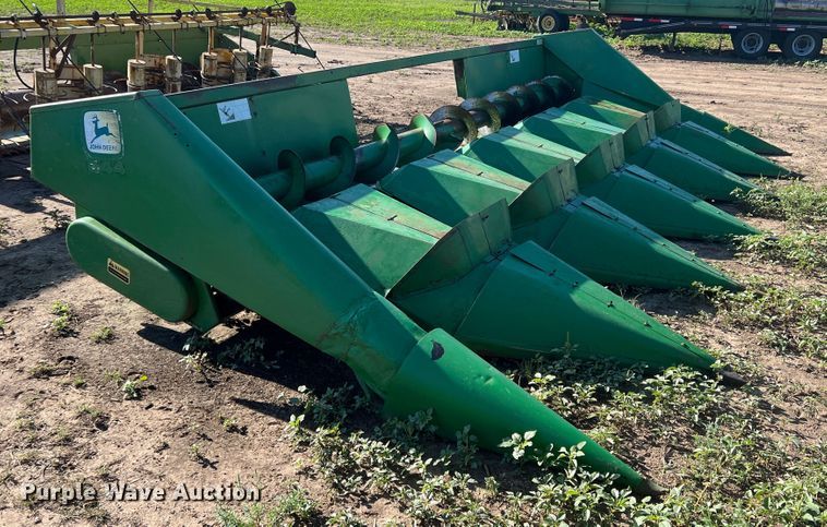 image for item DK7140 John Deere 444  corn head