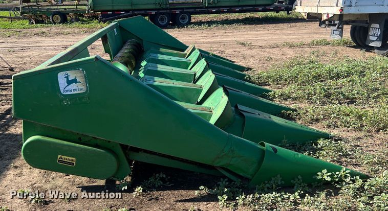 image for item DK7140 John Deere 444  corn head