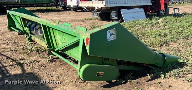 image for item DK7140 John Deere 444  corn head