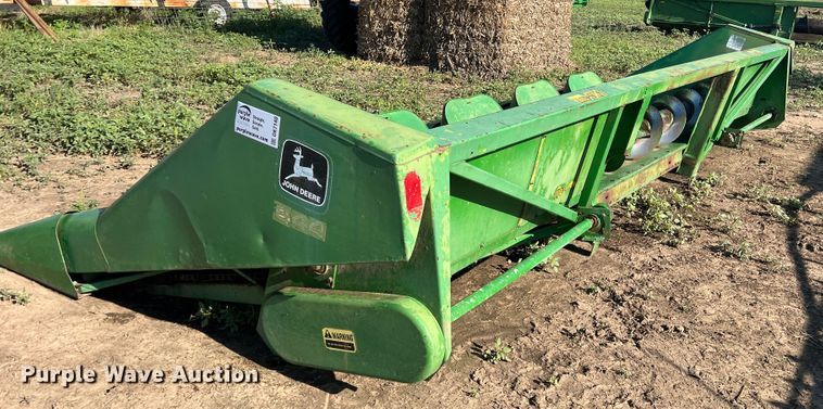 image for item DK7140 John Deere 444  corn head