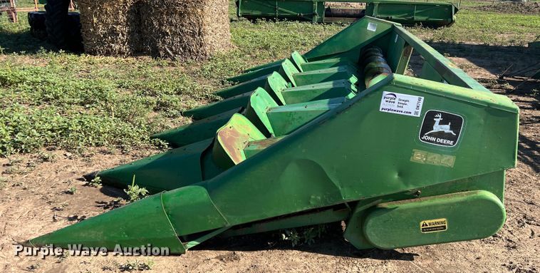 image for item DK7140 John Deere 444  corn head