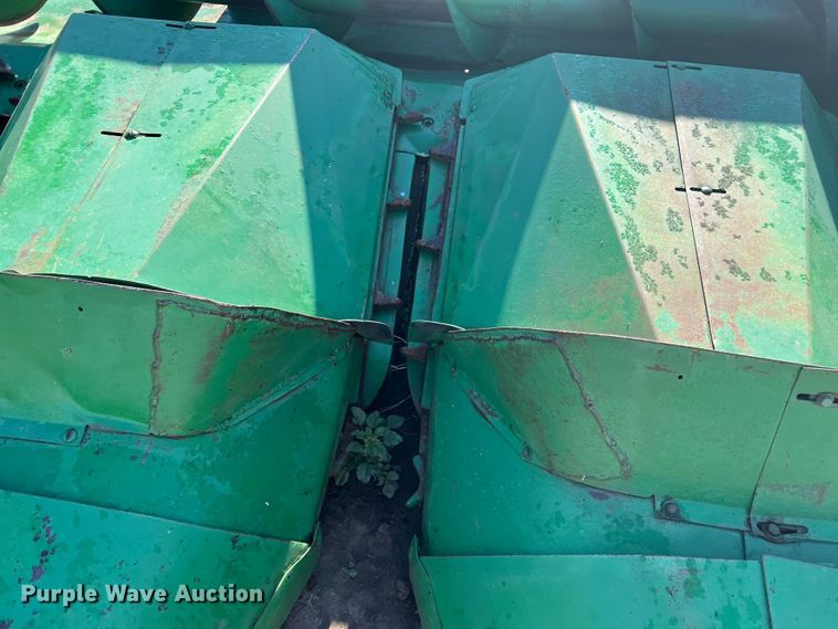 image for item DK7140 John Deere 444  corn head