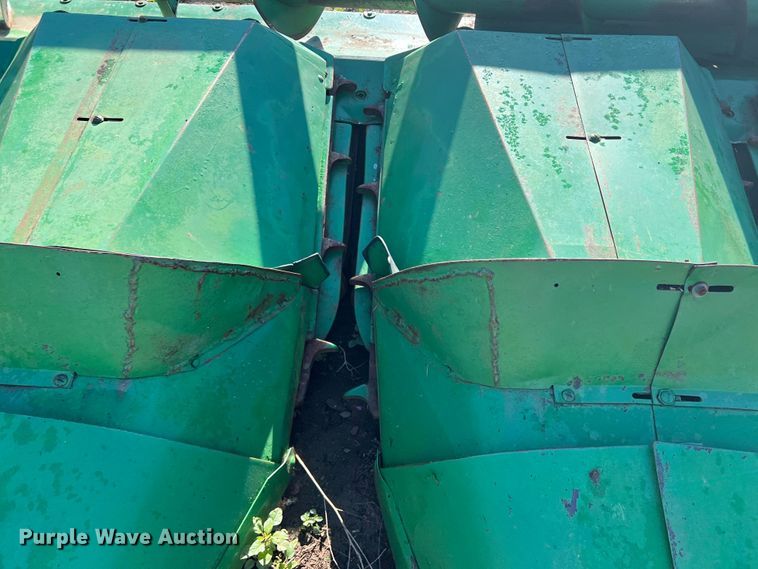 image for item DK7140 John Deere 444  corn head