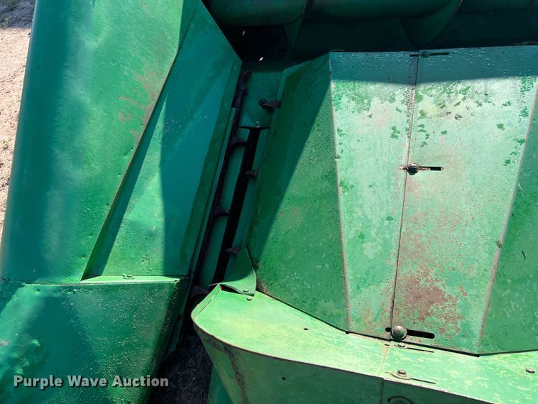 image for item DK7140 John Deere 444  corn head