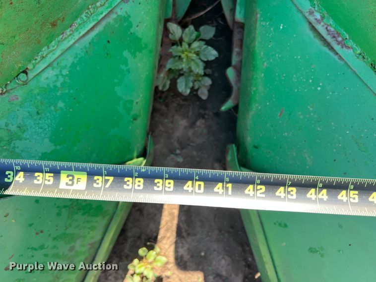 image for item DK7140 John Deere 444  corn head