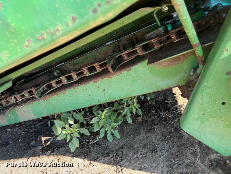 image for item DK7140 John Deere 444  corn head