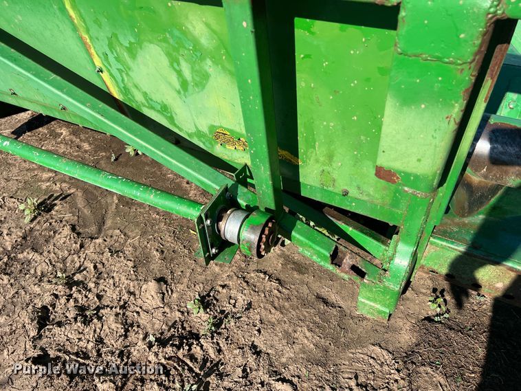 image for item DK7140 John Deere 444  corn head