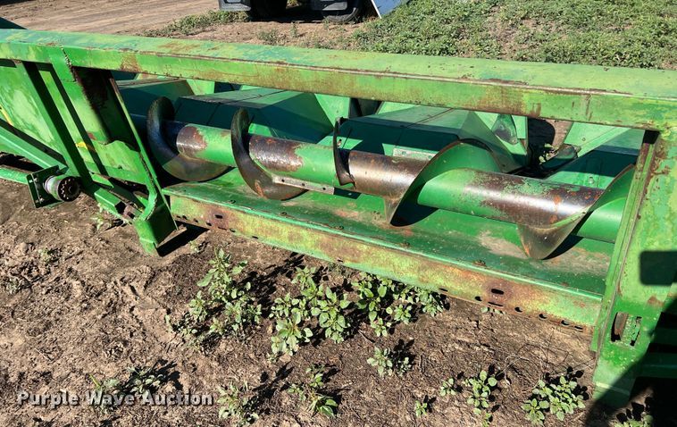 image for item DK7140 John Deere 444  corn head