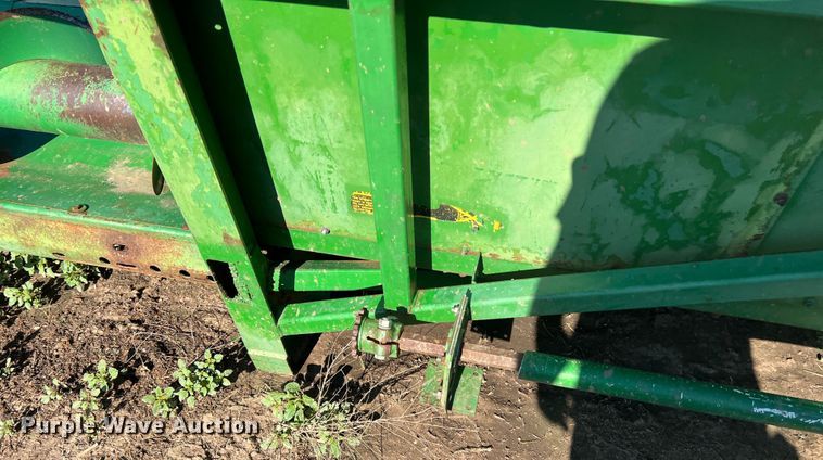 image for item DK7140 John Deere 444  corn head