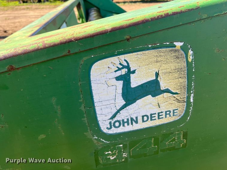 image for item DK7140 John Deere 444  corn head