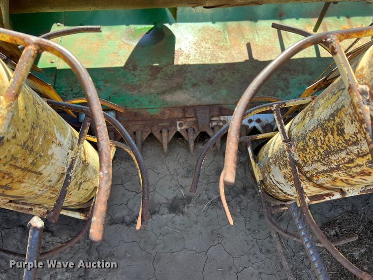 image for item DK7141 John Deere  sorghum head