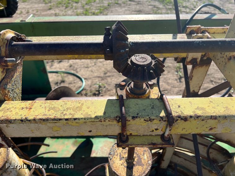 image for item DK7141 John Deere  sorghum head