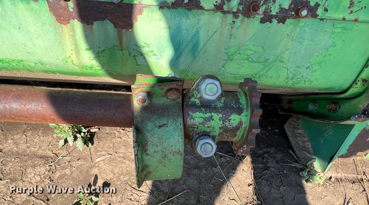image for item DK7141 John Deere  sorghum head